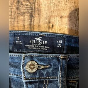 women’s hollister ultra high rise super skinny ripped jeans size 1